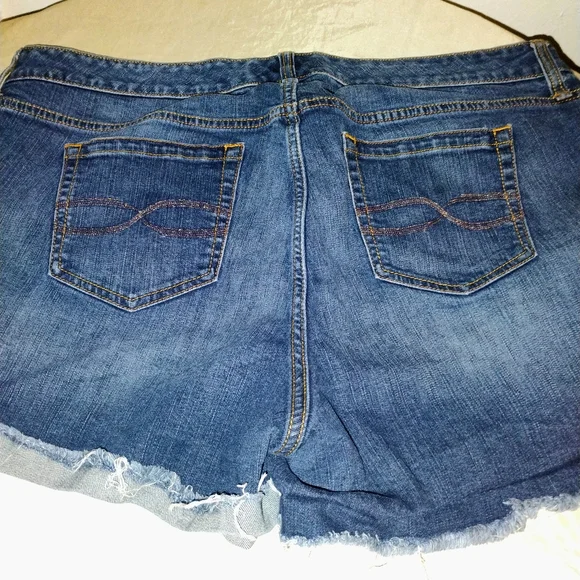 Denim Cutoff Shorts Size 16 - Picture 5 of 6